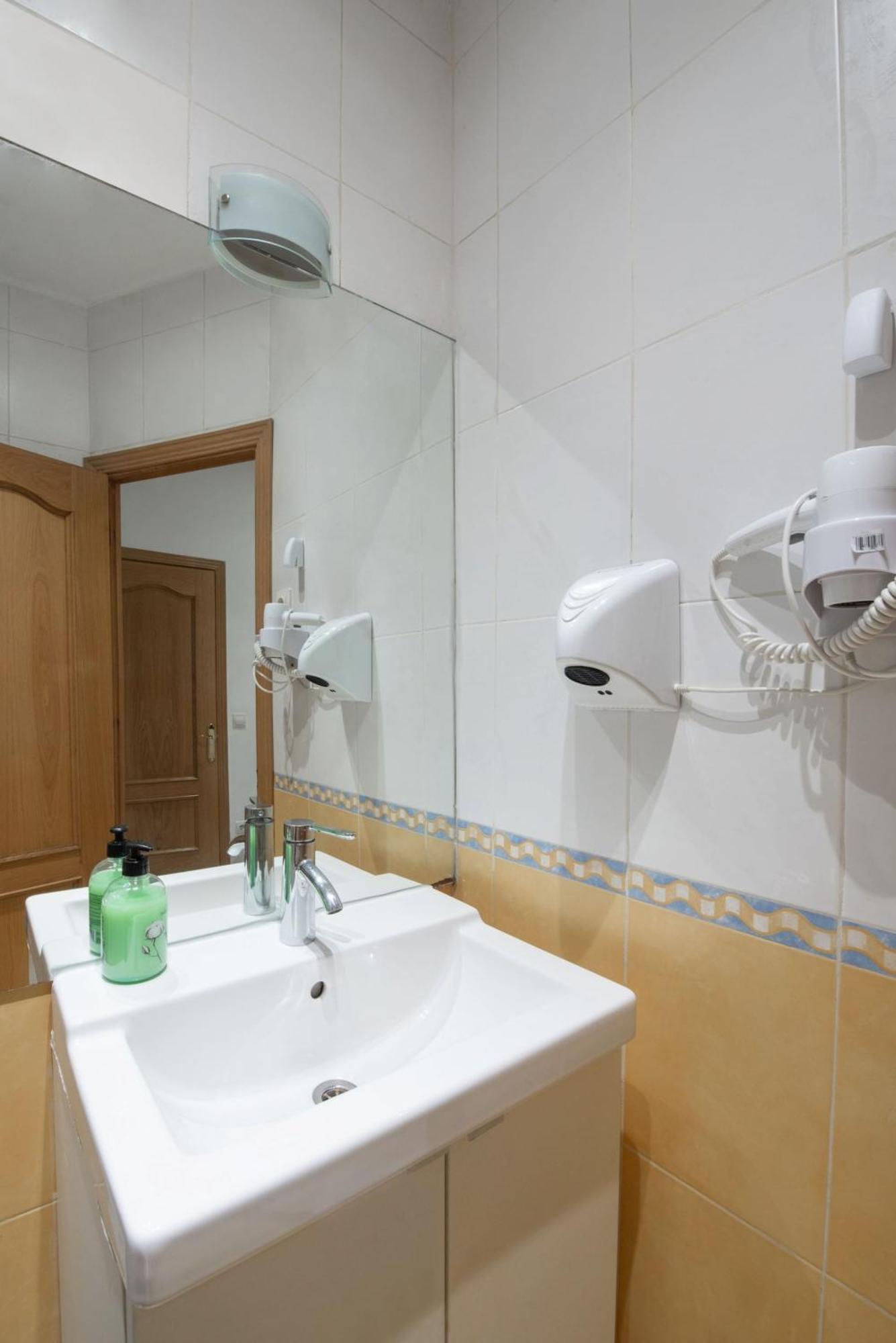 Apartamentos Day Madrid Luna Centro Gran Via Sol Malasana Bagian luar foto